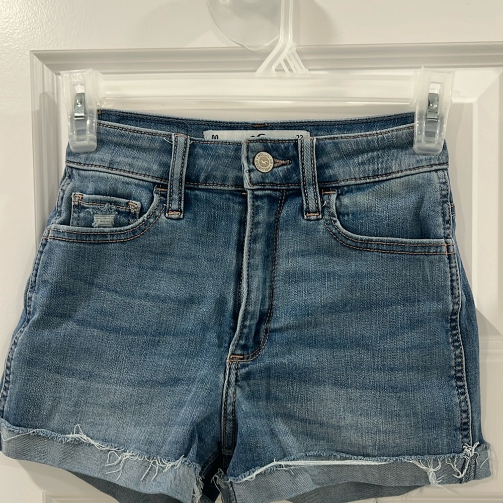 Hollister Curvy High-Rise Short 3”
Soft Stretch
Size: 00